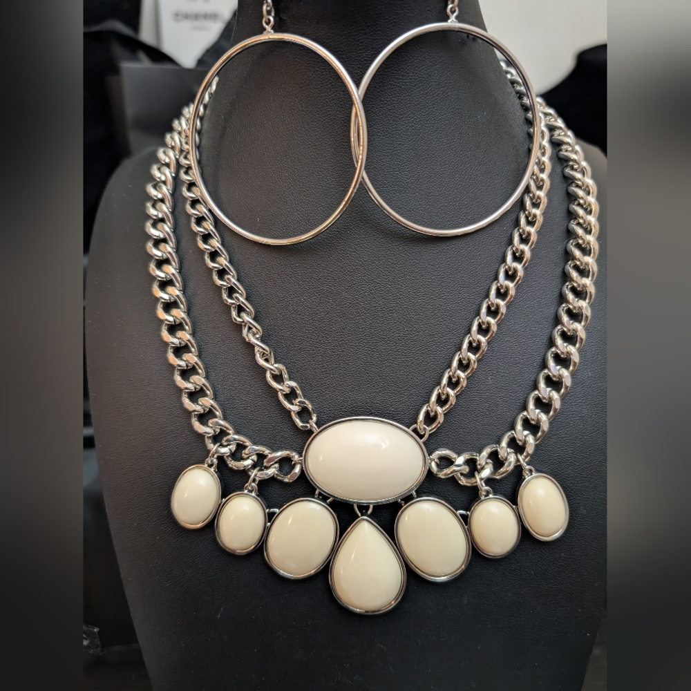 #103. Chic Silver-Tone Cream Statement Necklace & Hoop Earring